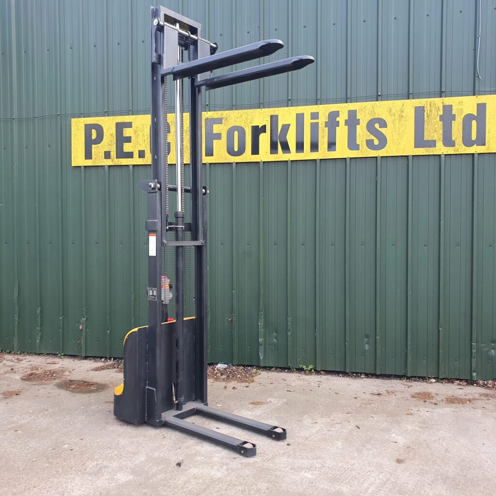 Electric Stacker Truck